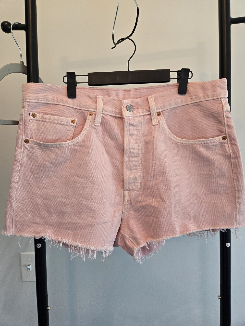 Levi's 501 Peach Pink Denim Jean Cutoff Shorts Women W33  High Rise  Frayed Hem